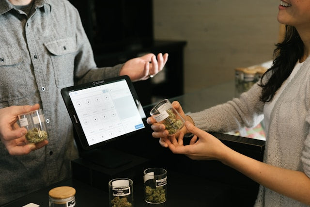 The Ultimate Beginner’s Guide to Weed: Strains, Uses, and Safety